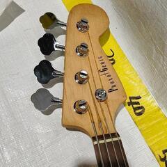 1027-056 エレキベース　ケース＆オマケ付きの画像