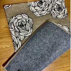 新品、未使用、薔薇模様のマット
の画像