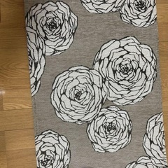 新品、未使用、薔薇模様のマット
