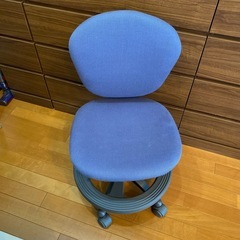 デスクチェアー