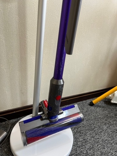 DysonDigitalSlimFluffy SV18　ダイソン掃除機スタンド付