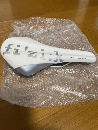 ロードバイクサドル