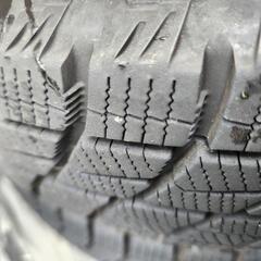 古いが新品？多種軽自動車・コンパクトカーに装着可能？スタッドレスタイヤ４本セットの画像