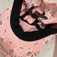 supremeバンダナキャップ　ピンクの画像