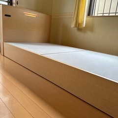 フランスベッド　シングルベッド　ライト付きの画像