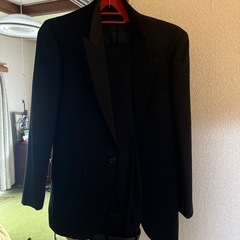 細身の紳士用礼服上下