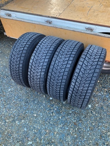 スタッドレス　ブリヂストン　DMV2　215/70r16