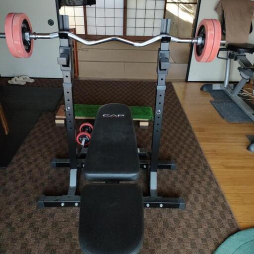 トレーニングベンチ、ダンベル等