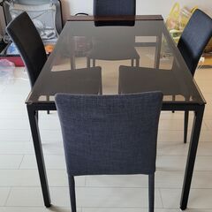 テーブル　&　椅子セットの画像