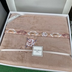 ニナリッチ　アクリル毛布