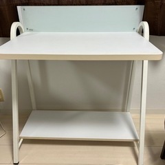 ニトリ パソコンデスクと椅子の画像