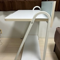 ニトリ パソコンデスクと椅子の画像