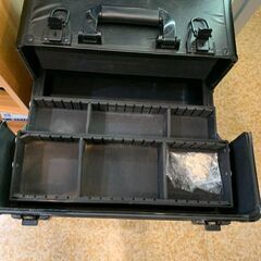 メイクボックス付きキャリーケース ヘアメイクの画像