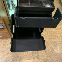 メイクボックス付きキャリーケース ヘアメイクの画像