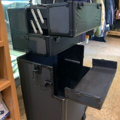 メイクボックス付きキャリーケース ヘアメイクの画像