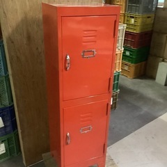 中古　　赤ロッカー　2段　スチール製