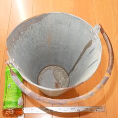 ブリキ 中古 花桶 フラワーバケツ ばけつ シャビーシック レトロ 雨ざらし 花筒 花立て 切り花 花屋 USED ユーズド 園芸の画像