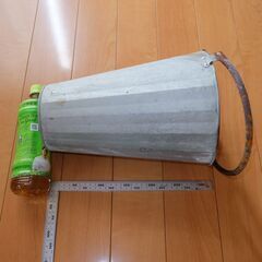 ブリキ 中古 花桶 フラワーバケツ ばけつ シャビーシック レトロ 雨ざらし 花筒 花立て 切り花 花屋 USED ユーズド 園芸の画像