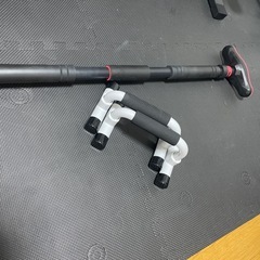 懸垂バー 筋トレ 突っ張り ネジ不要 傷つかない 自宅 筋トレ フィットネス 懸垂棒の画像