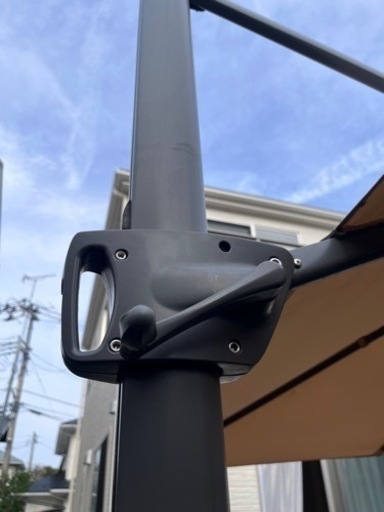 【売約済】IKEA ハンギングパラソル セグラロー 別売り土台付 屋外保管中多少のキズ汚れあり。