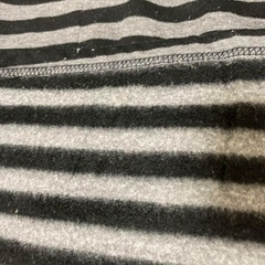 授乳服 黒とグレーのストライプの画像