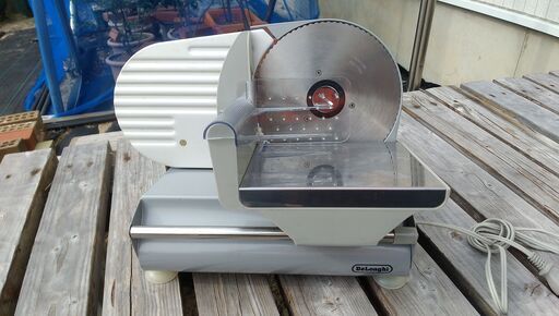 デロンギ社　電動フードスライサーお売りします（中古美品）