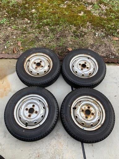 バリ山　ブリジストンw300 145/80R12 21年製造　軽トラ　軽バン　などに