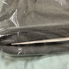 ①　未使用品　裏フリース・光反射ニット帽　リフレクターニット帽　グレーの画像
