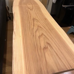 耳付き無垢材カウンターテーブルの画像