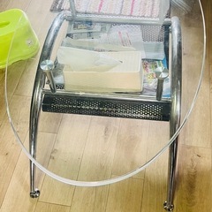ソファ＋ガラステーブルの画像