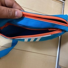 adidas ボディバッグ 青の画像