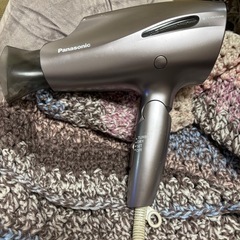 ちょっと古いけどまだまだつかえます。パナソニックドライヤー