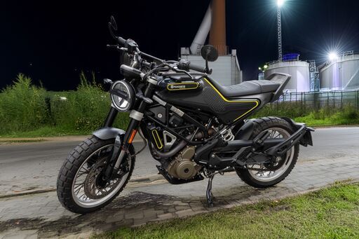 Husqvarna SVARTPILEN 401 スヴァルトピレン