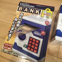 お札が吸い込まれる貯金箱＋喋るドラえもん目覚まし時計付きの画像