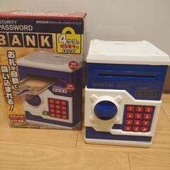 お札が吸い込まれる貯金箱＋喋るドラえもん目覚まし時計付き