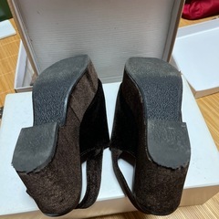 厚底サンダル　焦茶色　Mサイズ　　ベロア風素材の画像