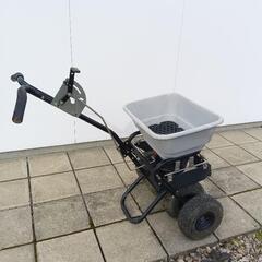 石灰肥料手押し散布機の画像