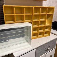 アンティーク風コレクション棚 の画像