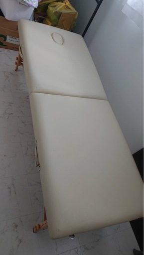 ETBELLA 折り畳みマッサージベッド                   商品名:軽量折りたたみ木製マッサージベッド(有孔) 型番 20644-20645 サイズ 長さ185cm×幅70cm×高さ51cm~83cm