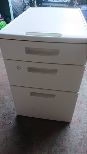 袖机　ワゴン　書類ワゴン　鍵付き　高さ59,5cm横幅49,5cm奥行き60cm