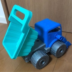 ダンプカーのようなブルドーザー(プラスチック製)の画像