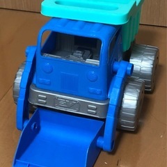 ダンプカーのようなブルドーザー(プラスチック製)