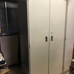 オフィス家具 コクヨ 5段 両開き キャビネット グレー 鍵付き...