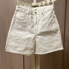UNIQLO  白ショーパン