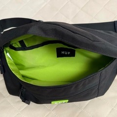 HUFショルダーバッグの画像