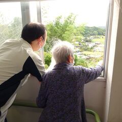 ＼週2日～勤務！／時給以外にも毎月手当を支給！介護スタッフの画像