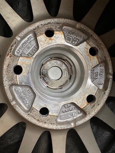 ブリジストン スタッドレスタイヤ 美品　225/65R17
