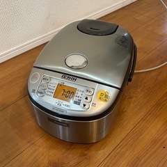 象印　圧力炊飯器