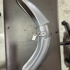 G-001中古パーツ ホンダ　リトルカブAA01フロントフェンダー シルバーの画像