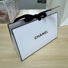 【美品】　CHANEL プレゼント用袋　箱　リボンの画像